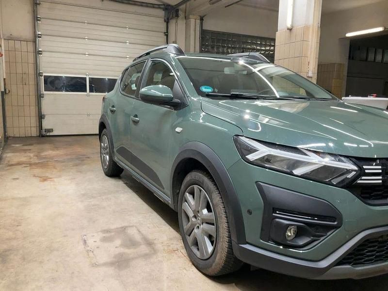 Gebraucht Dacia Sandero Expression 101 PS (74 kW) 2024 Grau Limousine