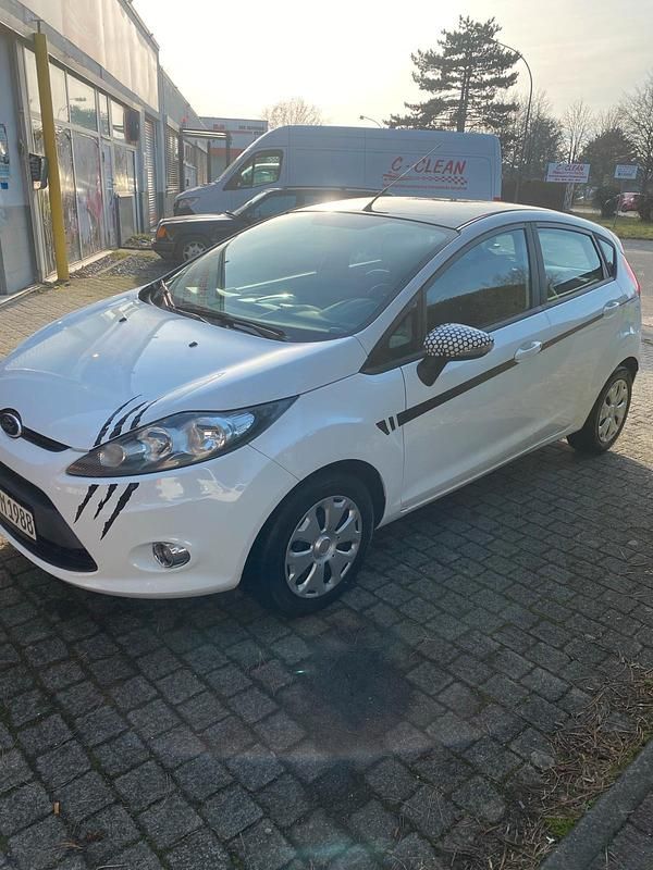 Gebraucht Ford Fiesta 83 PS (61 kW) 2011 Weiß Kleinwagen