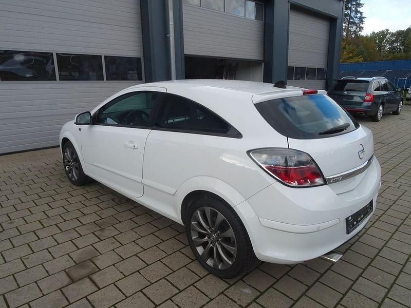 Gebraucht Opel Astra GTC Sport 179 PS (131 kW) 2010 Weiß Limousine