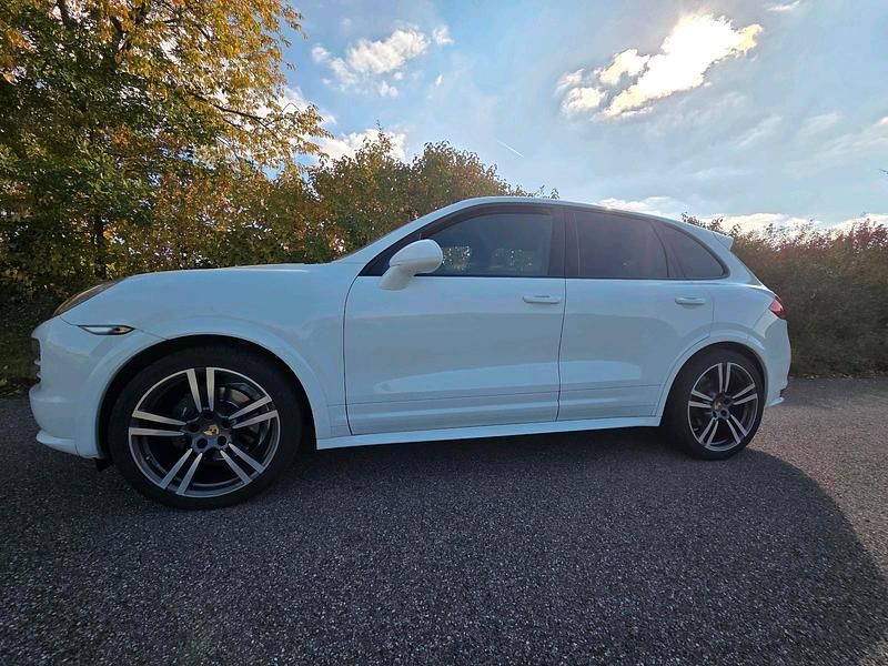 Weiß Gebraucht 2012 Porsche Cayenne SUV | 29.999 € (Fairer Preis) - Bild 1/4