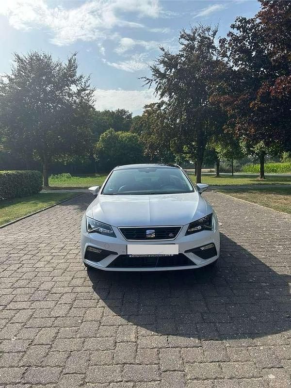 Weiß Gebraucht 2019 Seat Leon FR Kleinwagen | 14.700 € (Guter Preis) - Bild 1/4