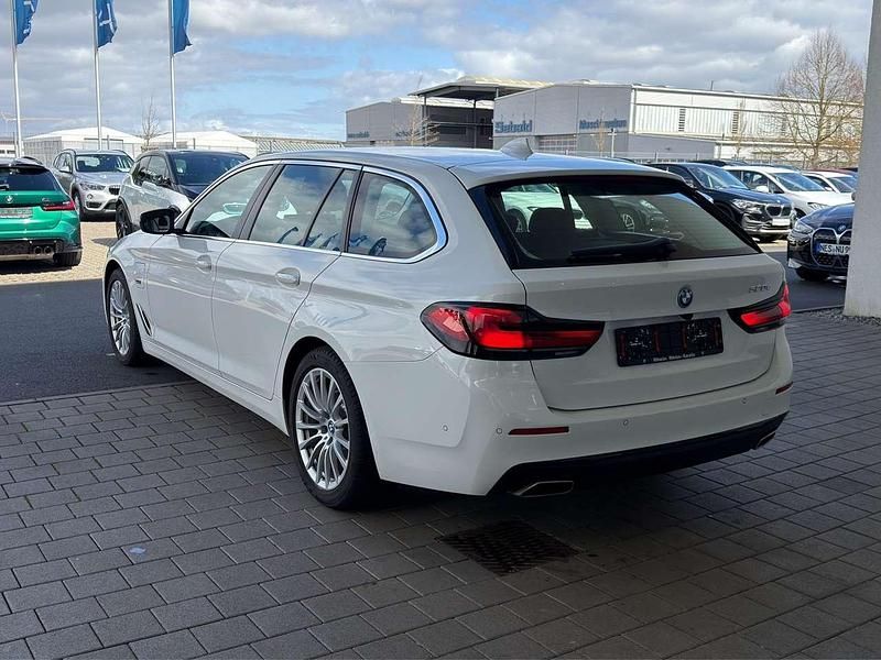 Gebraucht BMW 520 204 PS (150 kW) 2022 Alpinweiß uni Kombi
