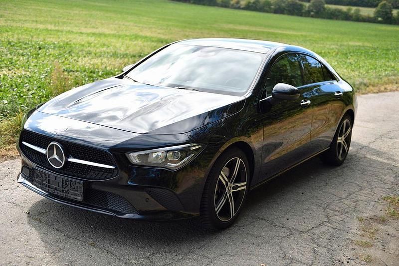 Schwarz Gebraucht 2020 Mercedes CLA220 Limousine | 27.500 € (Superpreis) - Bild 1/4