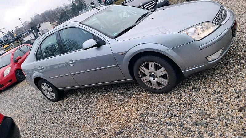 Gebraucht Ford Mondeo 125 PS (91 kW) 2006 Silber Limousine