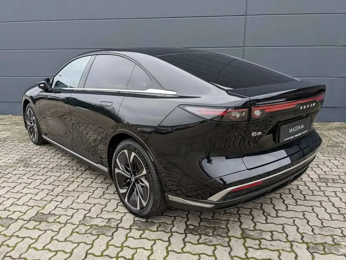Neu Mazda 6e Takumi-Line 189 kW (258 PS) 2026 Jet black metallic Limousine
