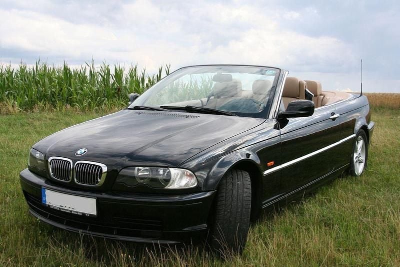 Gebraucht BMW 318 143 PS (105 kW) 2001 Schwarz Cabrio