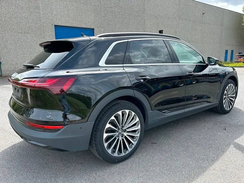 Używany Audi e-tron 230 kW (313 KM) 2022 Czarny SUV