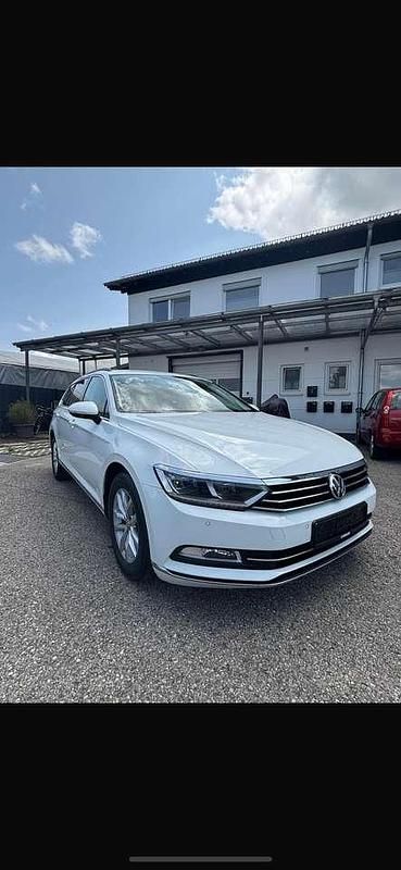 Weiß Gebraucht 2019 VW Passat Comfortline Kombi | 20.999 € (Fairer Preis) - Bild 1/4