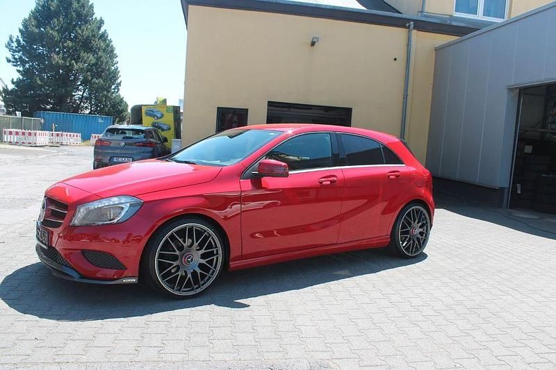 Gebraucht Mercedes A180 122 PS (89 kW) 2013 Rot Limousine