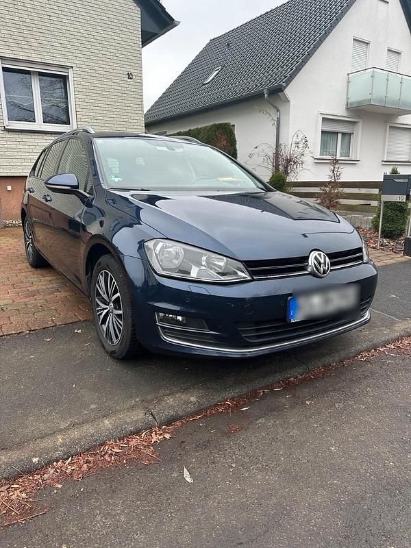 Blau Gebraucht 2016 VW Golf VII Allstar Kombi | 10.990 € (Fairer Preis) - Bild 1/4