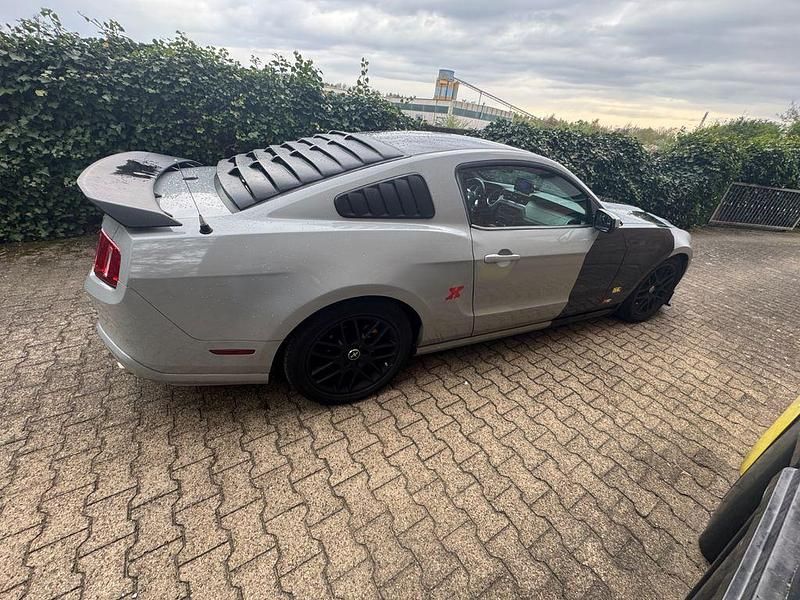 Gebraucht Ford Mustang 305 PS (224 kW) 2012 Rot Coupé