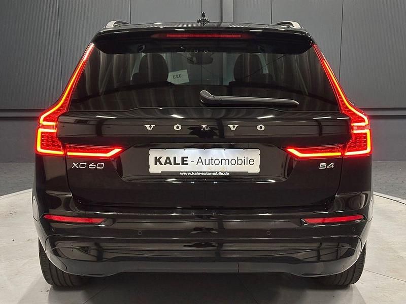 Gebraucht Volvo XC60 Core 197 PS (144 kW) 2023 Black stone SUV