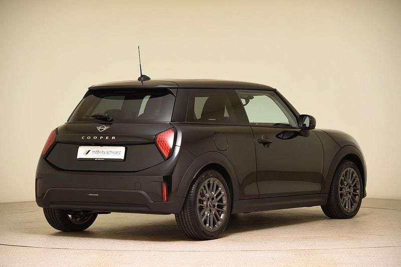 Gebraucht Mini Cooper Classic 156 PS (114 kW) 2024 Schwarz Kleinwagen