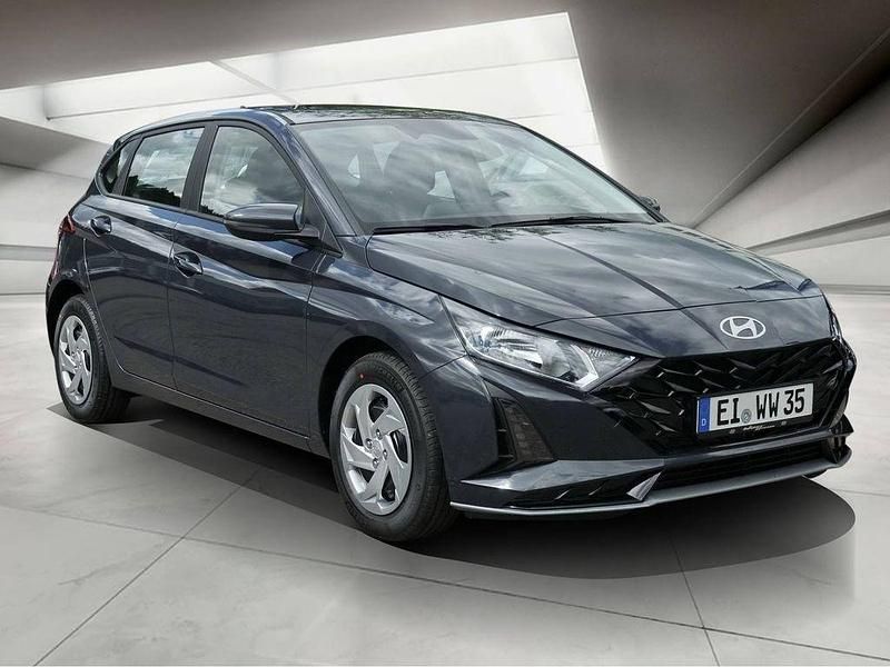Gebraucht Hyundai i20 Select 101 PS (74 kW) 2025 Schwarz Kleinwagen