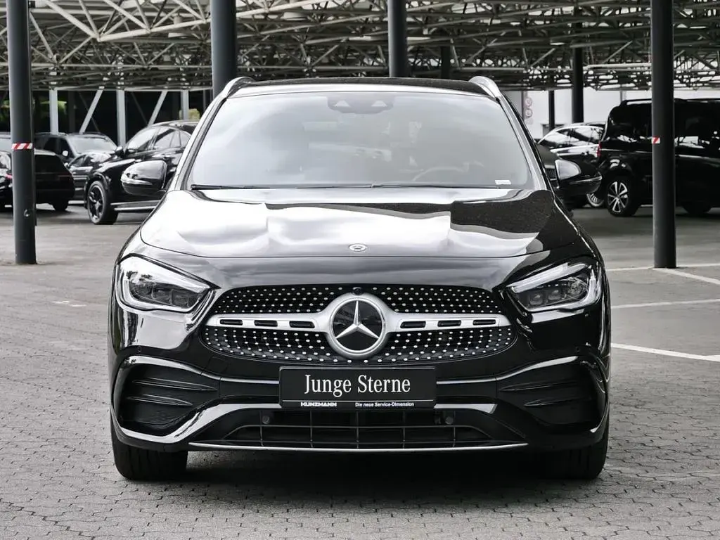 Gebraucht Mercedes GLA220 AMG 190 PS (139 kW) 2022 Kosmosschwarz metallic SUV