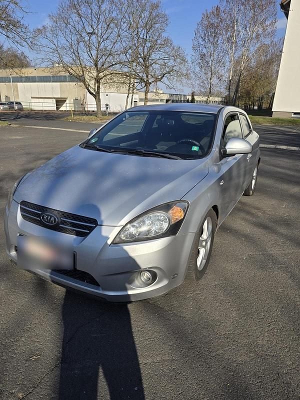 Gebraucht Kia Ceed 108 PS (79 kW) 2010 Grau Kleinwagen