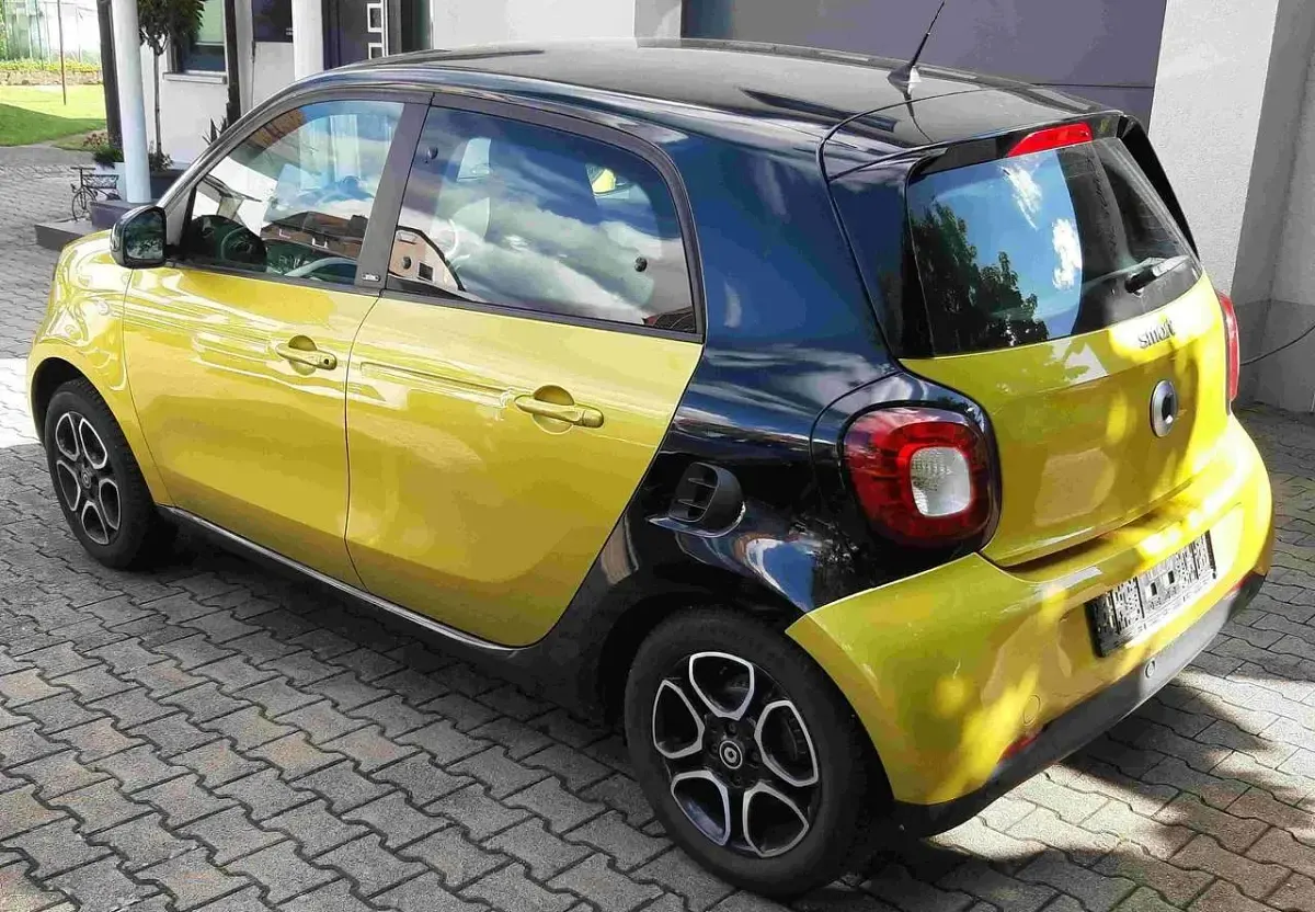Używany Smart ForFour Prime 71 KM (52 kW) 2016 Żółty Hatchback