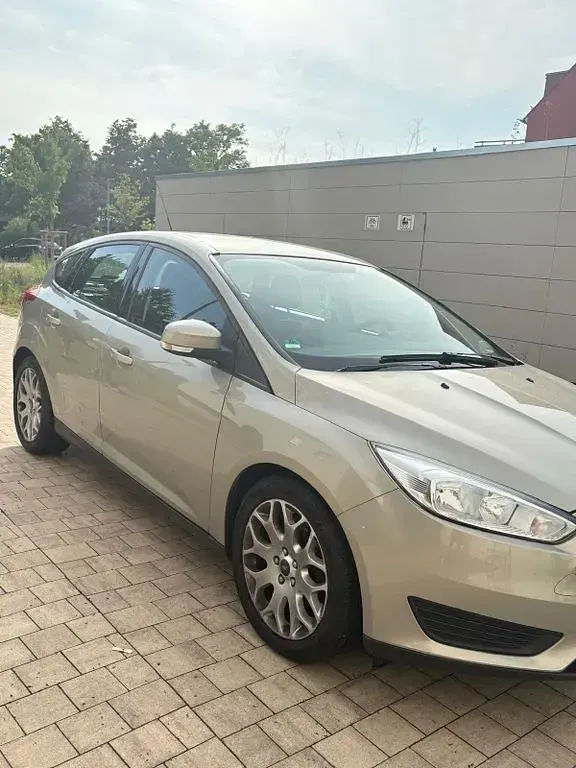 Gebraucht Ford Focus Business Edition 101 PS (74 kW) 2015 Beige Limousine