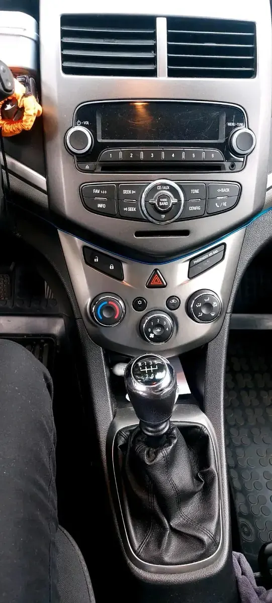Gebraucht Chevrolet Aveo 100 PS (73 kW) 2012 Silber Limousine
