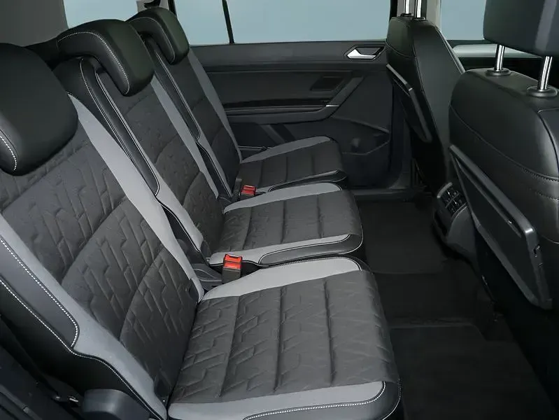 Gebraucht VW Touran 150 PS (110 kW) 2025 Schwarz Van / Kleinbus