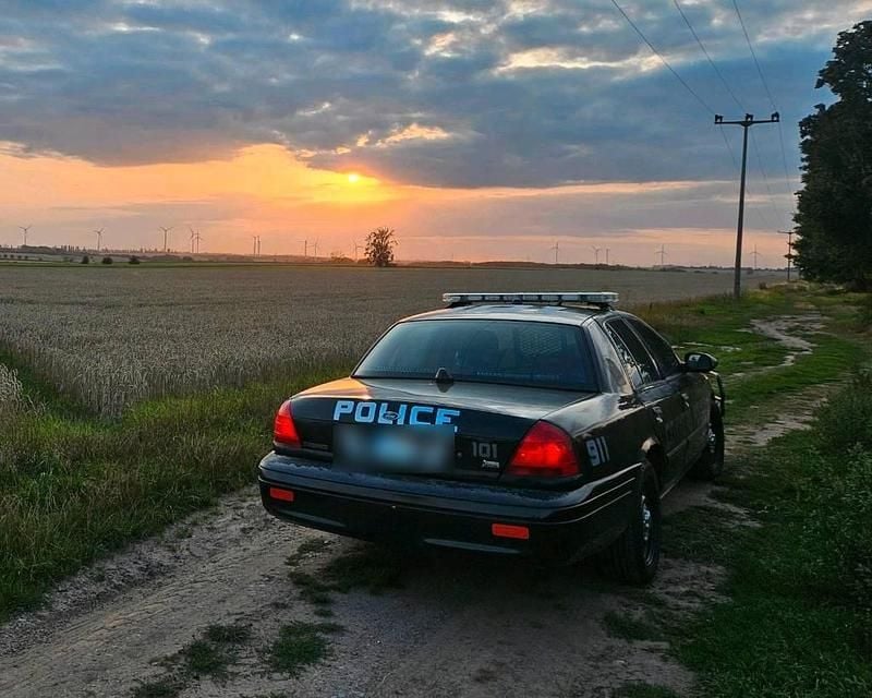 Second-hand Ford Crown 250 CP (183 kW) 2011 Negru Berlinǎ