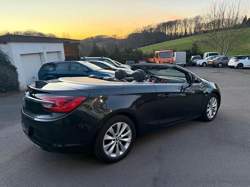 Gebraucht Opel Cascada Active 140 PS (102 kW) 2016 Onyx schwarz Cabrio