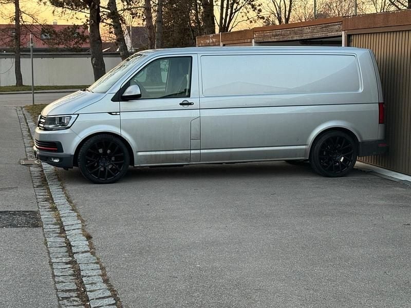 Silber Gebraucht 2017 VW T6 Van | 23.500 € - Bild 1/3