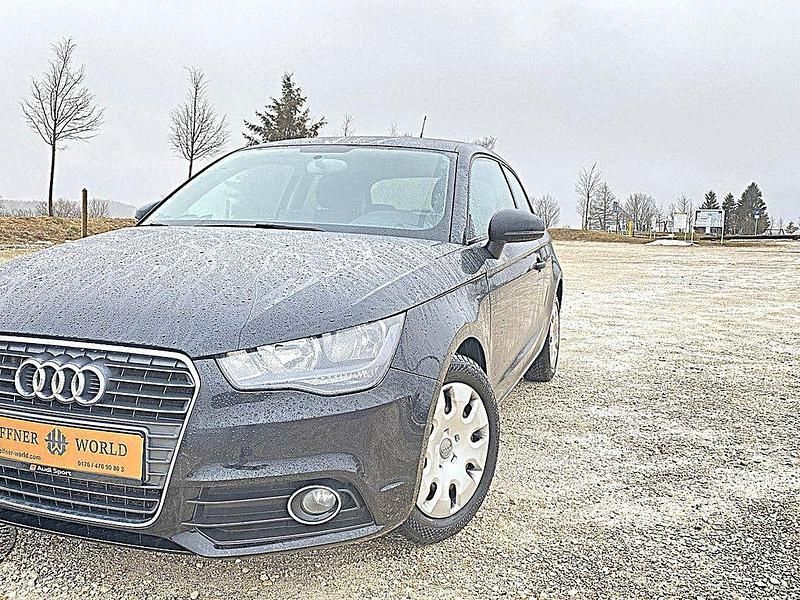 Gebraucht Audi A1 Attraction 86 PS (63 kW) 2011 Schwarz Kleinwagen