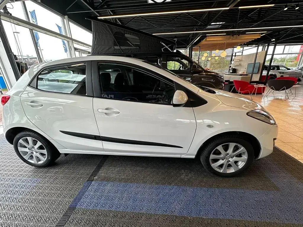 Gebraucht Mazda 2 Active 84 PS (61 kW) 2011 Weiß Kleinwagen