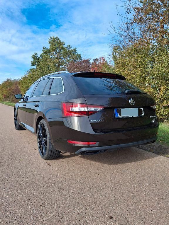 Gebraucht Skoda Superb Style 179 PS (131 kW) 2017 Braun Kombi
