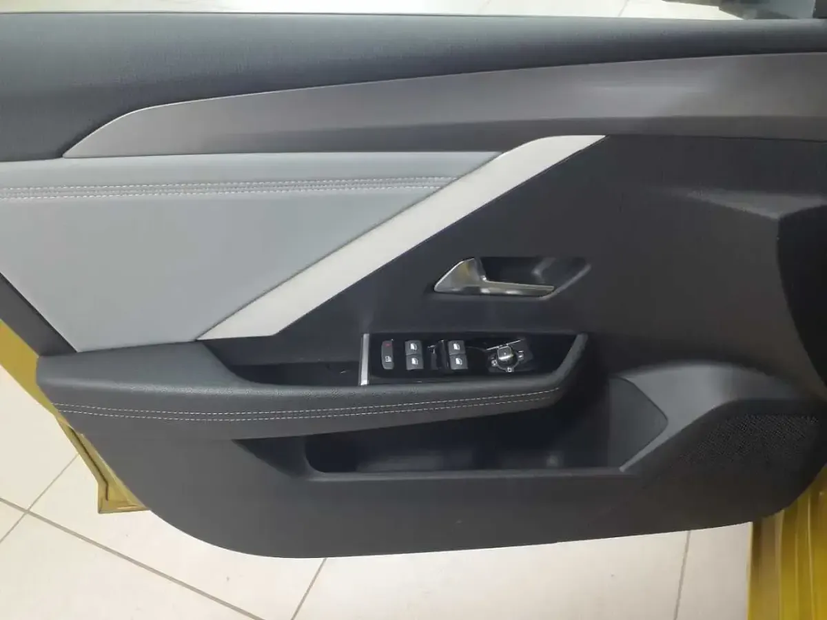 Gebraucht Opel Astra Elegance 150 PS (110 kW) 2023 Kult gelb metallic Kleinwagen