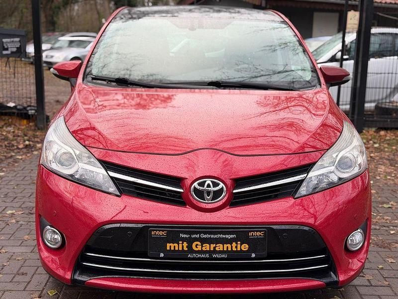 Rot Gebraucht 2013 Toyota Verso Van / Kleinbus | 12.999 € (Guter Preis) - Bild 1/4