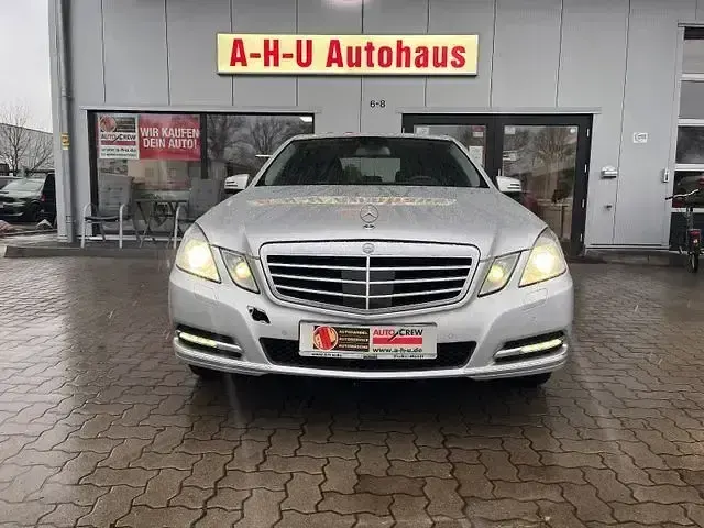 Gebraucht Mercedes E220 Elegance 170 PS (125 kW) 2012 Iridiumsilber Limousine