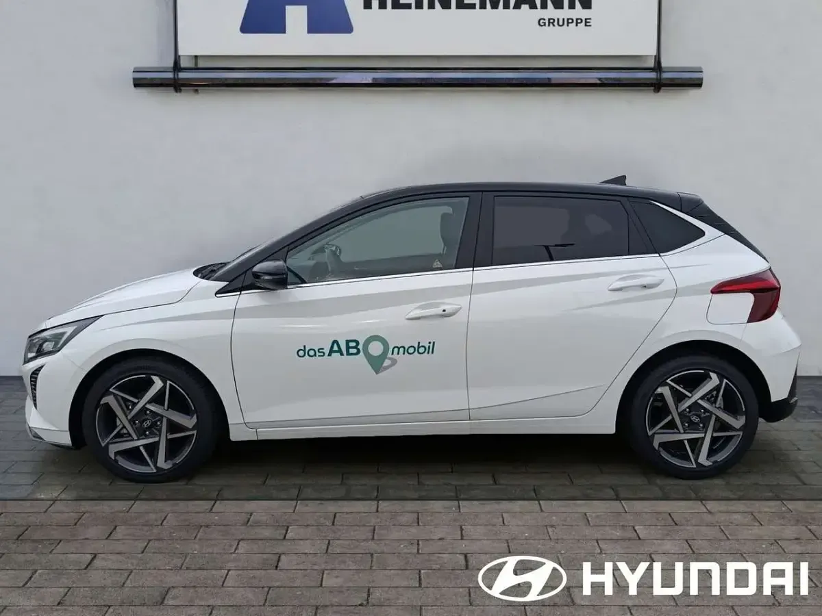 Gebraucht Hyundai i20 Prime 101 PS (74 kW) 2025 Atlas white / phantom black Kleinwagen