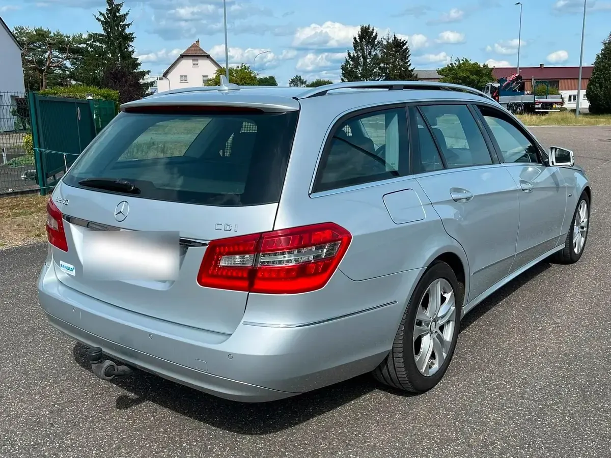 Gebraucht Mercedes E250 Avantgarde 204 PS (150 kW) 2011 Silber Kombi