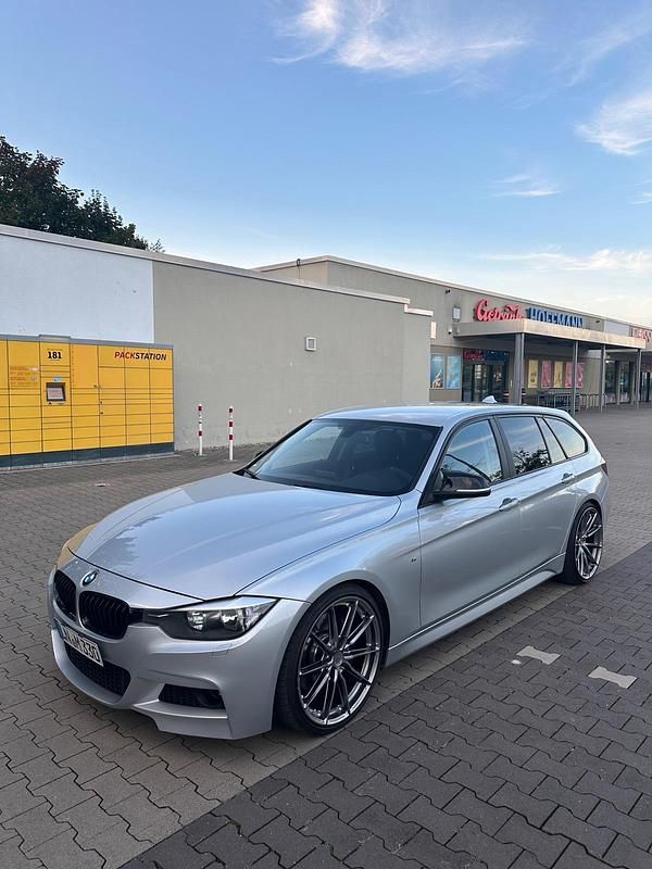 Silber Gebraucht 2013 BMW 330 M Performance Kombi | 14.500 € (Fairer Preis) - Bild 1/4
