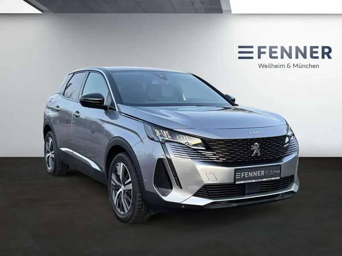 Gebraucht Peugeot 3008 131 PS (96 kW) 2023 Lack grau artense/metallic klarlack SUV