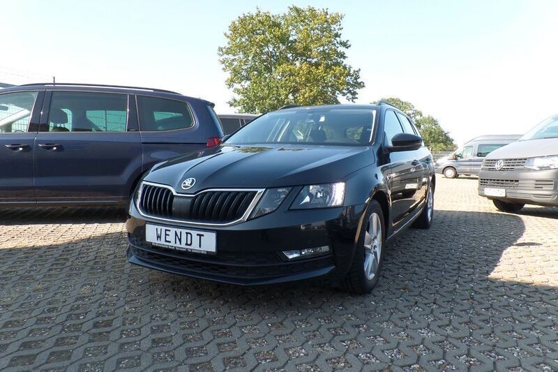 Schwarzmagic perleffekt Gebraucht 2017 Skoda Octavia Ambition Kombi | 15.800 € (Etwas zu teuer) - Bild 1/4