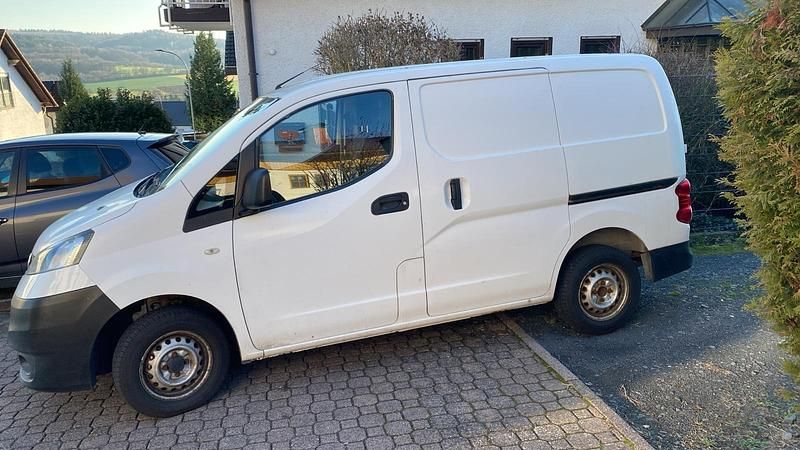 Weiß Gebraucht 2010 Nissan NV200 Van / Kleinbus | 5.800 € (Fairer Preis) - Bild 1/4