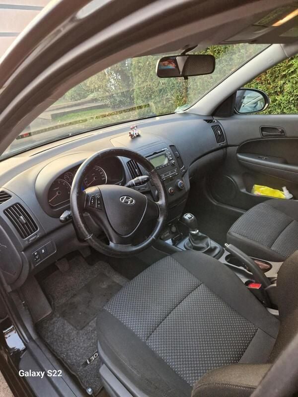 Schwarz Gebraucht 2012 Hyundai i30 Limousine | 4.999 € (Fairer Preis) - Bild 1/4
