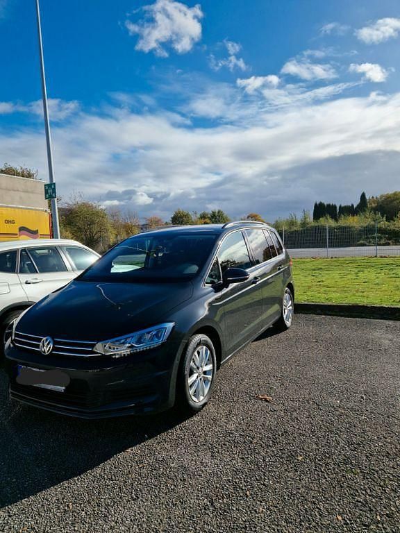 Grau Gebraucht 2019 VW Touran Comfortline Van / Kleinbus | 16.900 € (Guter Preis) - Bild 1/4