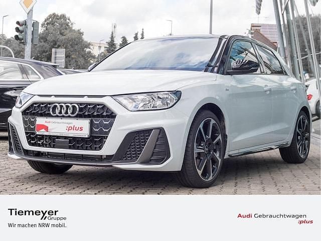 Gletscherweiß metallic Gebraucht 2025 Audi A1 Sportback S-Line Kleinwagen | 29.970 € (Fairer Preis) - Bild 1/4