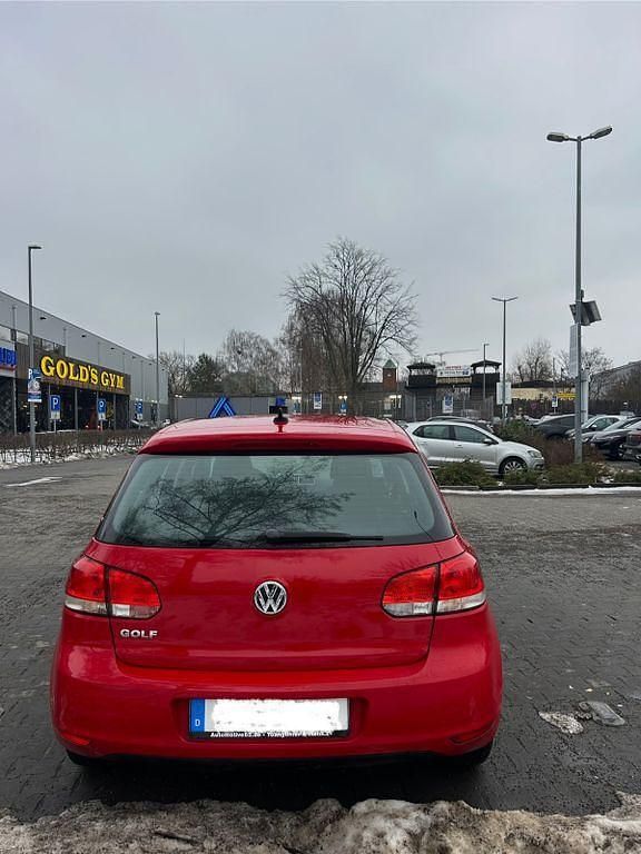 Gebraucht VW Golf VI Trendline 86 PS (63 kW) 2011 Rot Kleinwagen