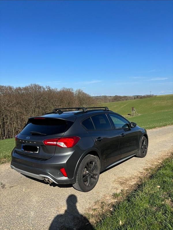 Gebraucht Ford Focus Active 125 PS (91 kW) 2019 Grau Limousine