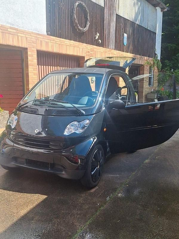Schwarz Gebraucht 2005 Smart ForTwo Coupé Pure Coupé | 2.499 € (Fairer Preis) - Bild 1/4
