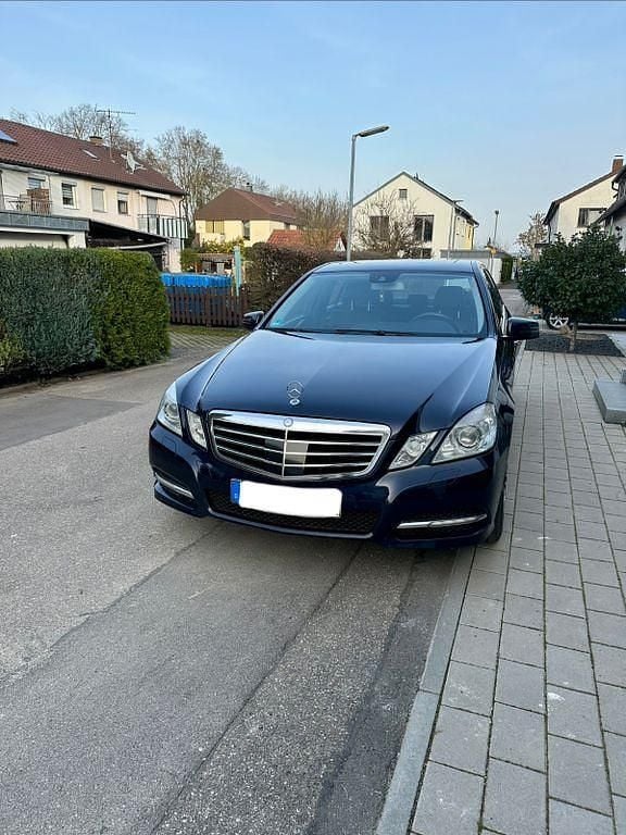 Gebraucht Mercedes E350 Avantgarde 272 PS (200 kW) 2010 Blau Limousine