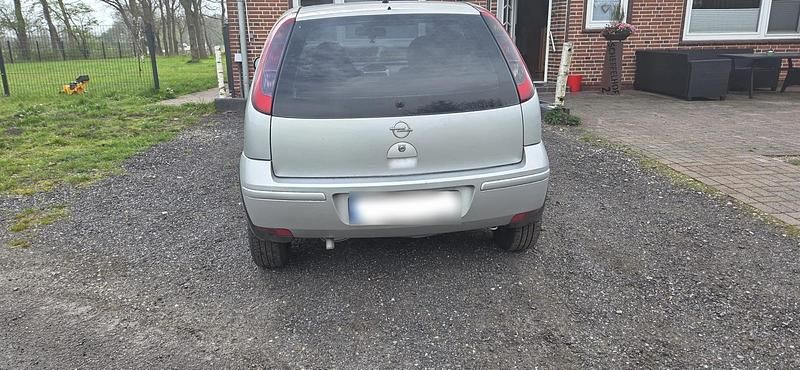 Usata Opel Corsa 85 CV (62 kW) 2006 Argento Utilitaria