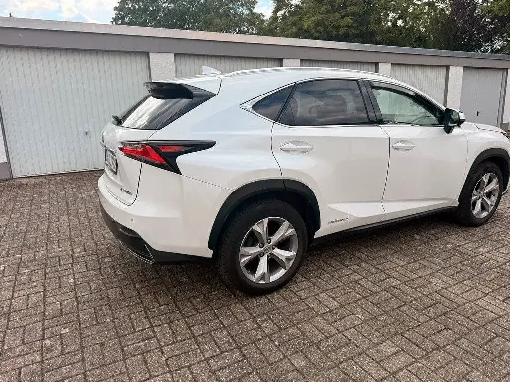 Gebraucht Lexus NX300h E-FOUR Luxury Line 197 PS (144 kW) 2016 Weiß SUV