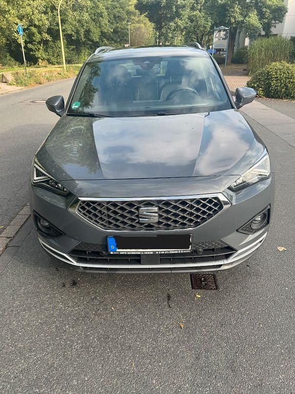 Grau Gebraucht 2021 Seat Tarraco XCELLENCE SUV | 24.850 € (Superpreis) - Bild 1/4
