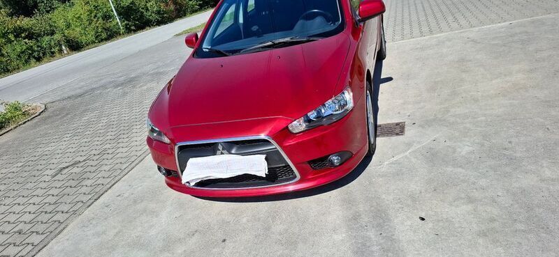 Gebraucht Mitsubishi Lancer Invite 140 PS (102 kW) 2011 Rot Limousine